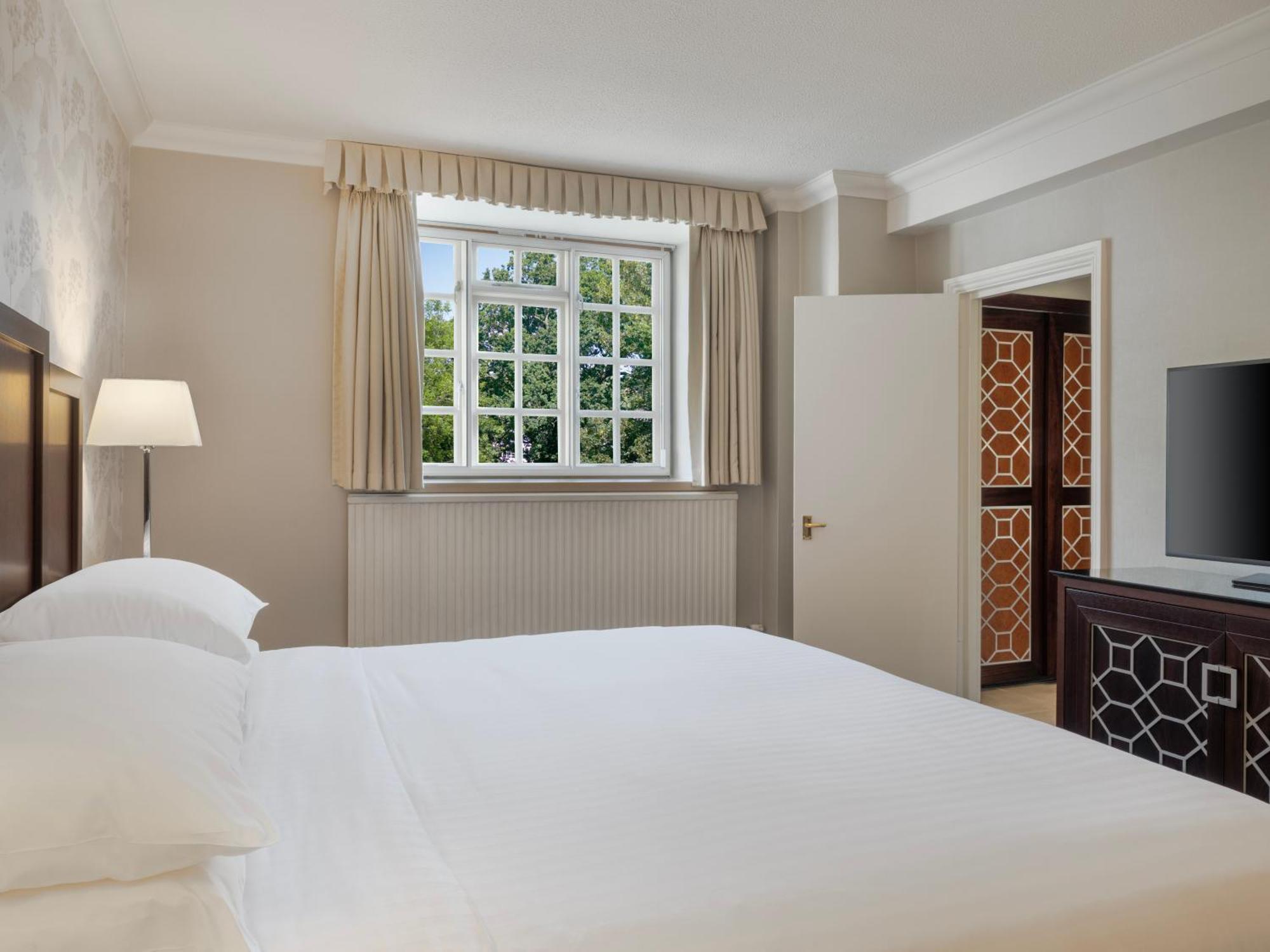 Delta Hotels By Marriott St Pierre Country Club Mathern Exterior foto